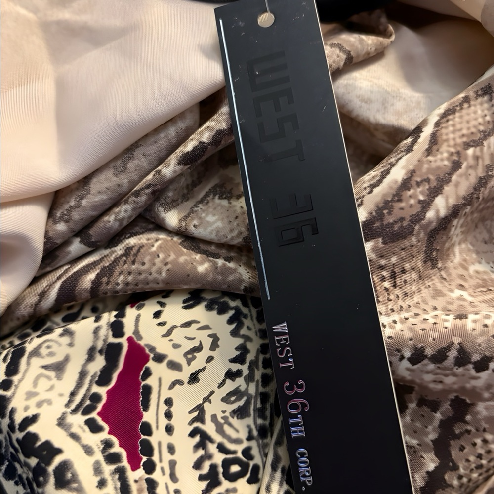 West 36th Long Sleeve Tunic Snake Print - Picture 3 of 4